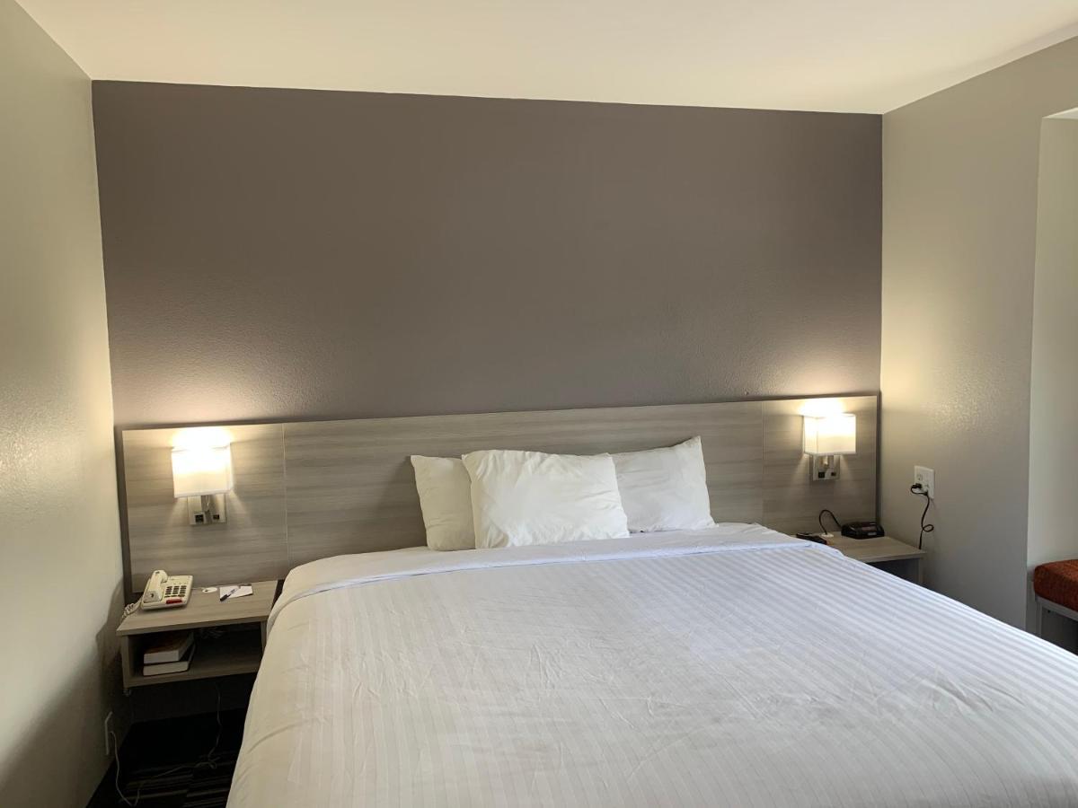 Microtel Inn By Wyndham Charlotte Airport Екстер'єр фото